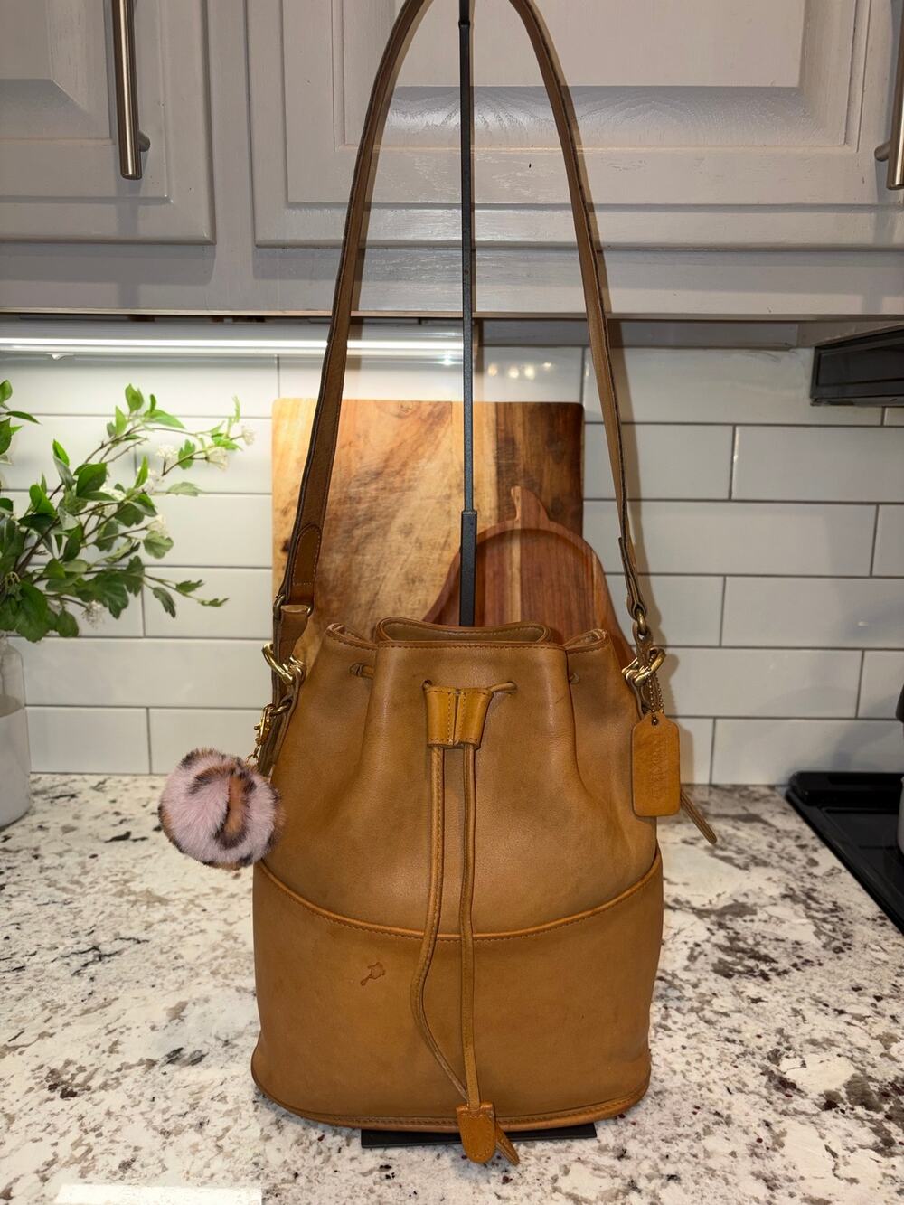 VTG Coach 9804 Legacy Light Tan Leather Drawstring Equestrian Bucket Bag SPOT